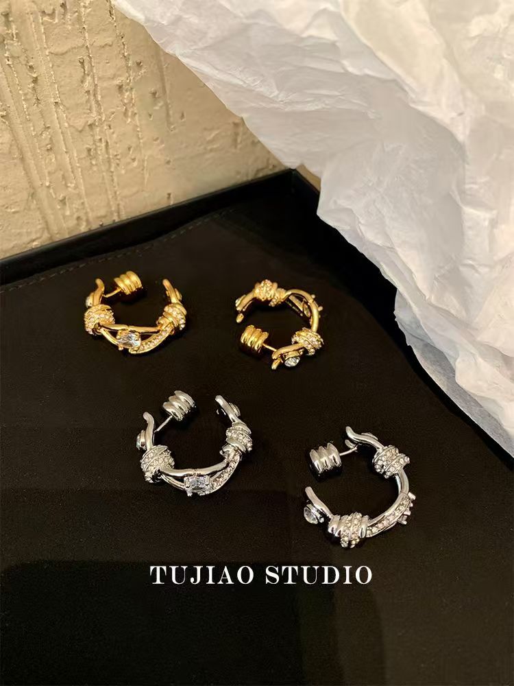 歐美高級感重工打結鑲鑽法式復古宮廷風百搭簡約時髦耳圈耳環24091105
