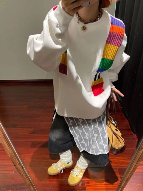 冬季圓領衛衣女新款美式寬松長袖彩色條紋拼接披肩遮肉上衣潮24092402