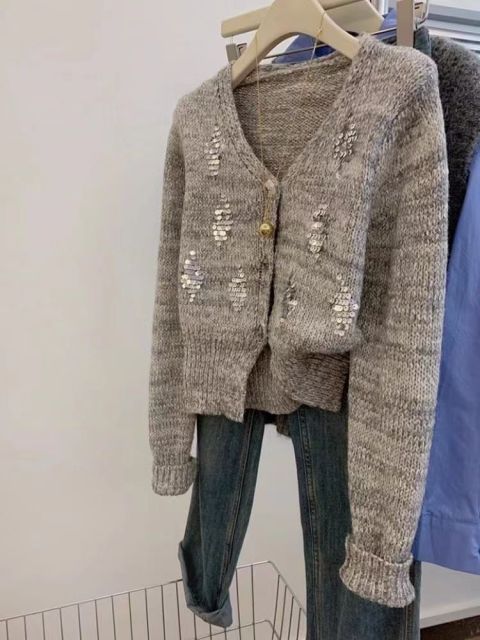 法式小香風短款毛衣外套女秋冬新款慵懶軟糯v領亮片針織開衫上衣24101105