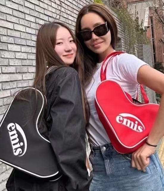 新款韓國小眾設計少女甜酷愛心包街拍時尚潮日常簡約手提單肩包腋24110106