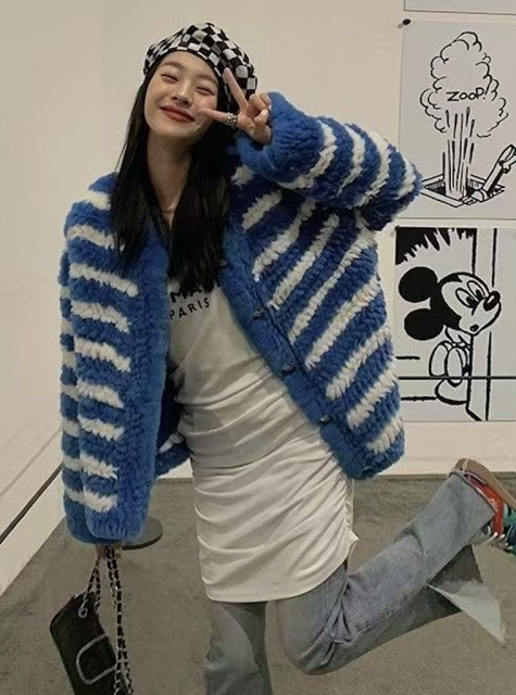 新款重磅條紋仿獺兔編織兔毛開衫寬松皮草外套年輕款中長款女24110501