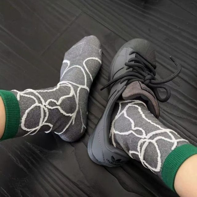 小紅書同款ins中筒襪子女定制中性風街頭小眾設計師線條中筒女襪24111306