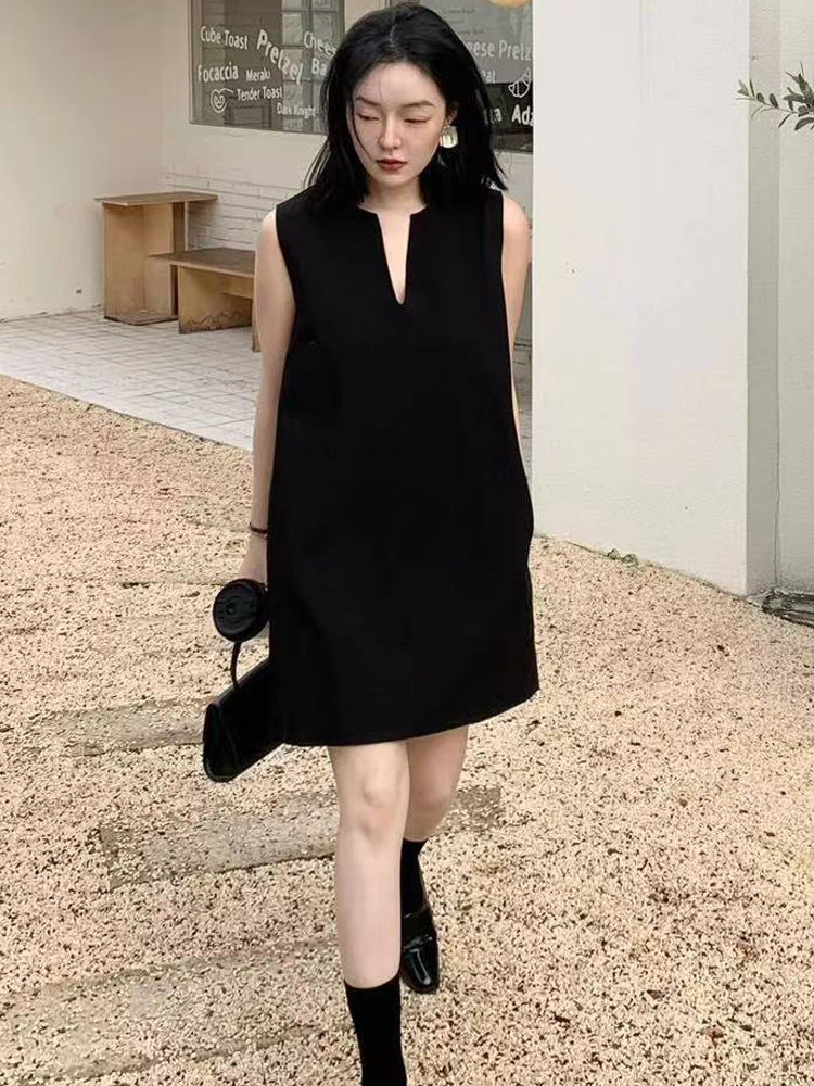 韓版法式赫本風高端精緻連衣裙女夏季新款寬松顯瘦氣質黑色背心裙25050301