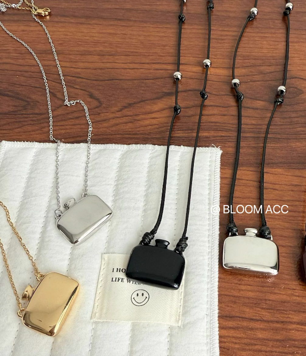 韓版博主方形香水瓶金屬長款簡約輕奢小眾設計感黑繩氣質個性毛衣鏈25050803