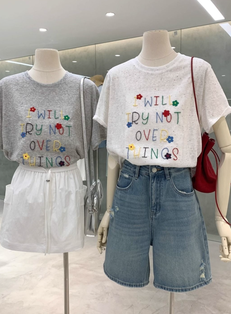 韓版大碼彩虹點點字母繡花寬松休閒風短袖上衣夏季穿搭可愛T恤衫25072701