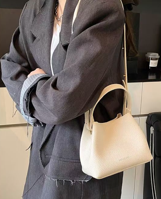 韓版高級質感洋氣手提水桶包包女式新款時尚小拎包外出通勤斜挎包25081405