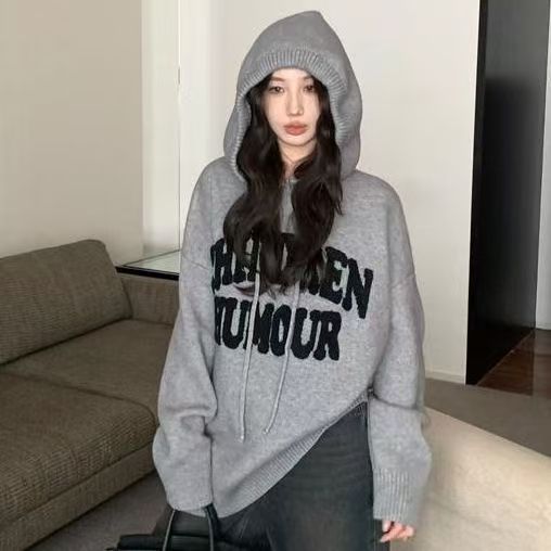 韓版抹茶故事春季新款灰色正肩刺繡連帽毛衣高級感軟糯慵懶風針織衫潮25110301