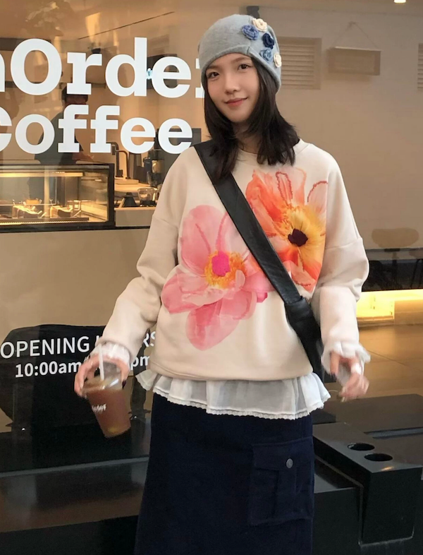 國秋冬新品寬松花卉印花局部刺繡圓領長袖女式衛衣26010401