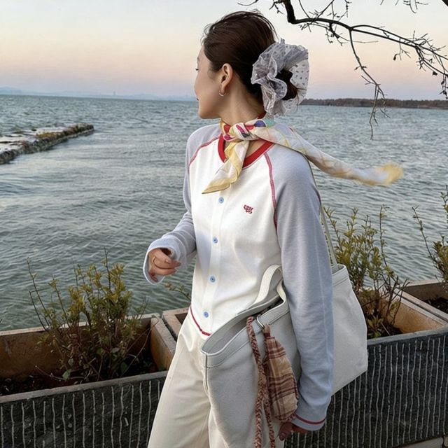 韓系撞色拼接柔軟彈力貼身顯瘦正肩長袖T打底衫防曬外套26043003