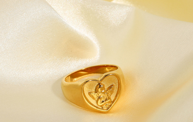 18K GOLD CUPID RINGS IN HEART SHAPE