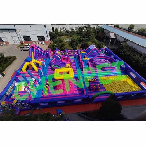 Giant inflatable theme park playground obstacle course