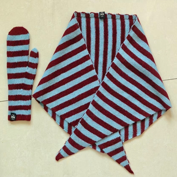 Gloves+scarf
