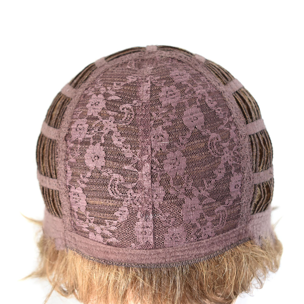 Layered Short Wavy Synthetic Wig Light Blond Sandy Color Natural Looking Heat Resistant Kanekalon Hair Daily Used Wigs Full Cap