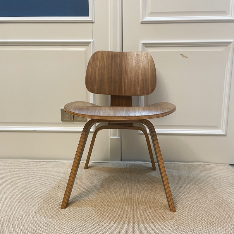 Mid-Century Replica Eames Dining Chair – Molded Plywood & Wood Base