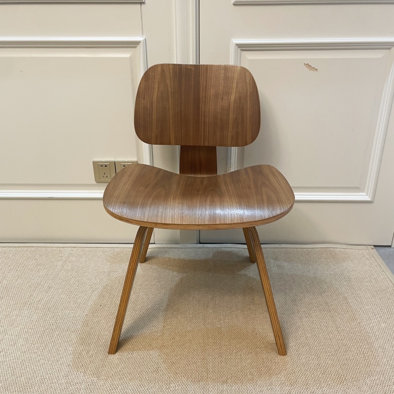 Mid-Century Replica Eames Dining Chair – Molded Plywood & Wood Base