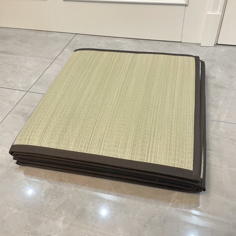 Foldable Grass Rug – Natural-Looking Floor Mat for Indoor & Outdoor Use