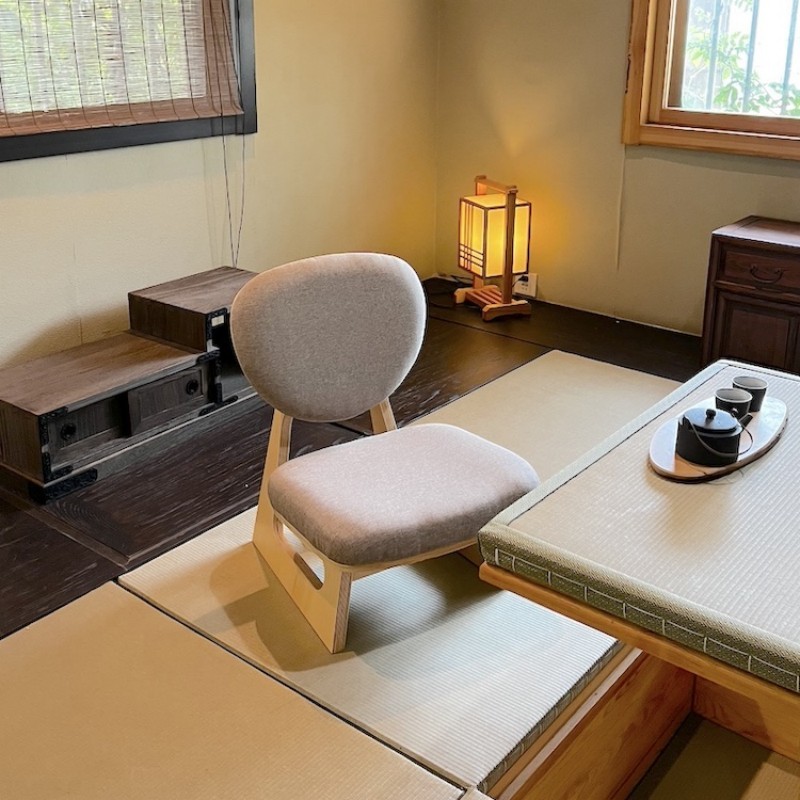 Space Saving Floor Chair Low Profile Seating Japanese Tatami Chair Wood Frame with Cushion Bedroom Dorm Room Balcony Relaxation