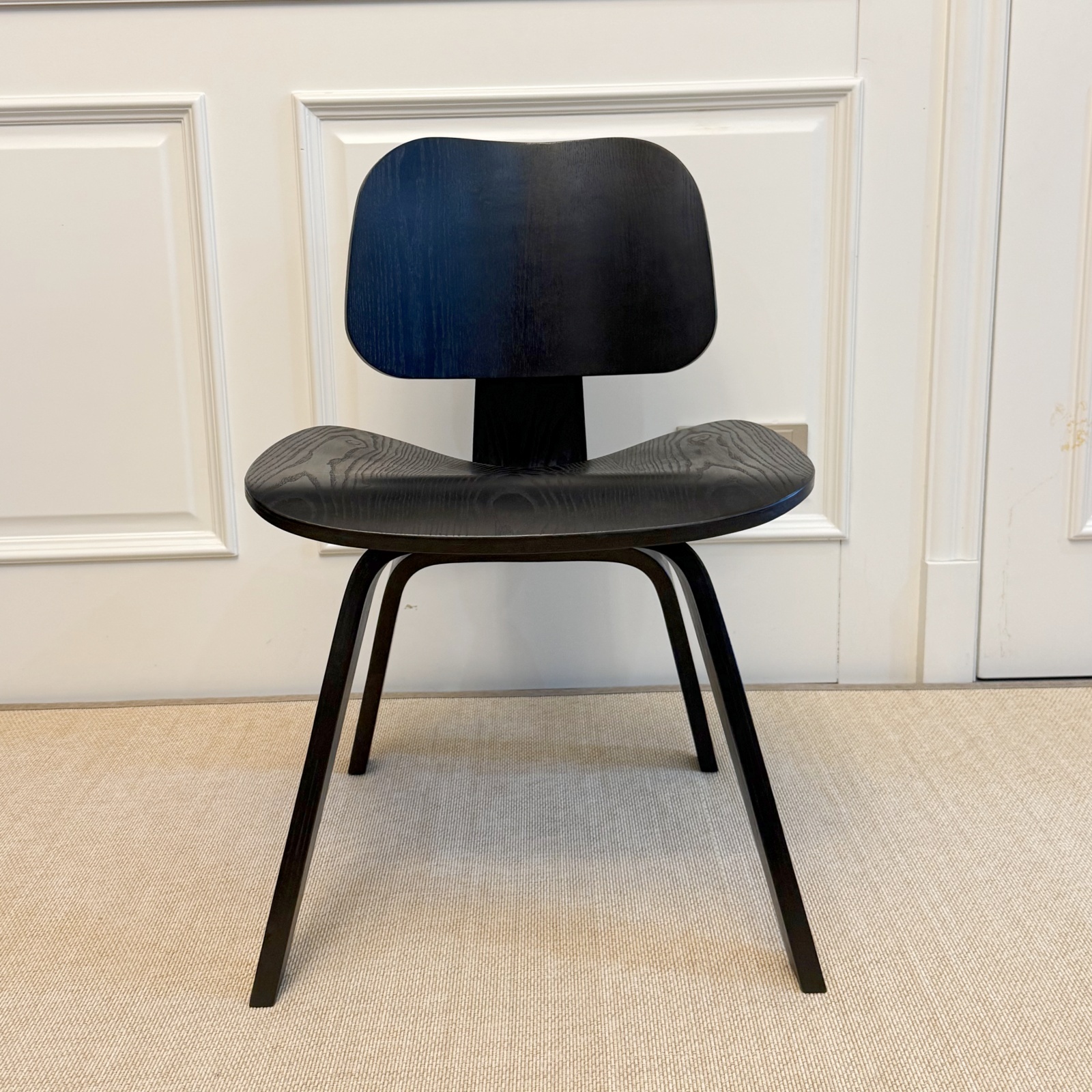 Replica Eames Plywood Chair – Perfect for Dining Rooms, Offices & Cafes, Black Finish