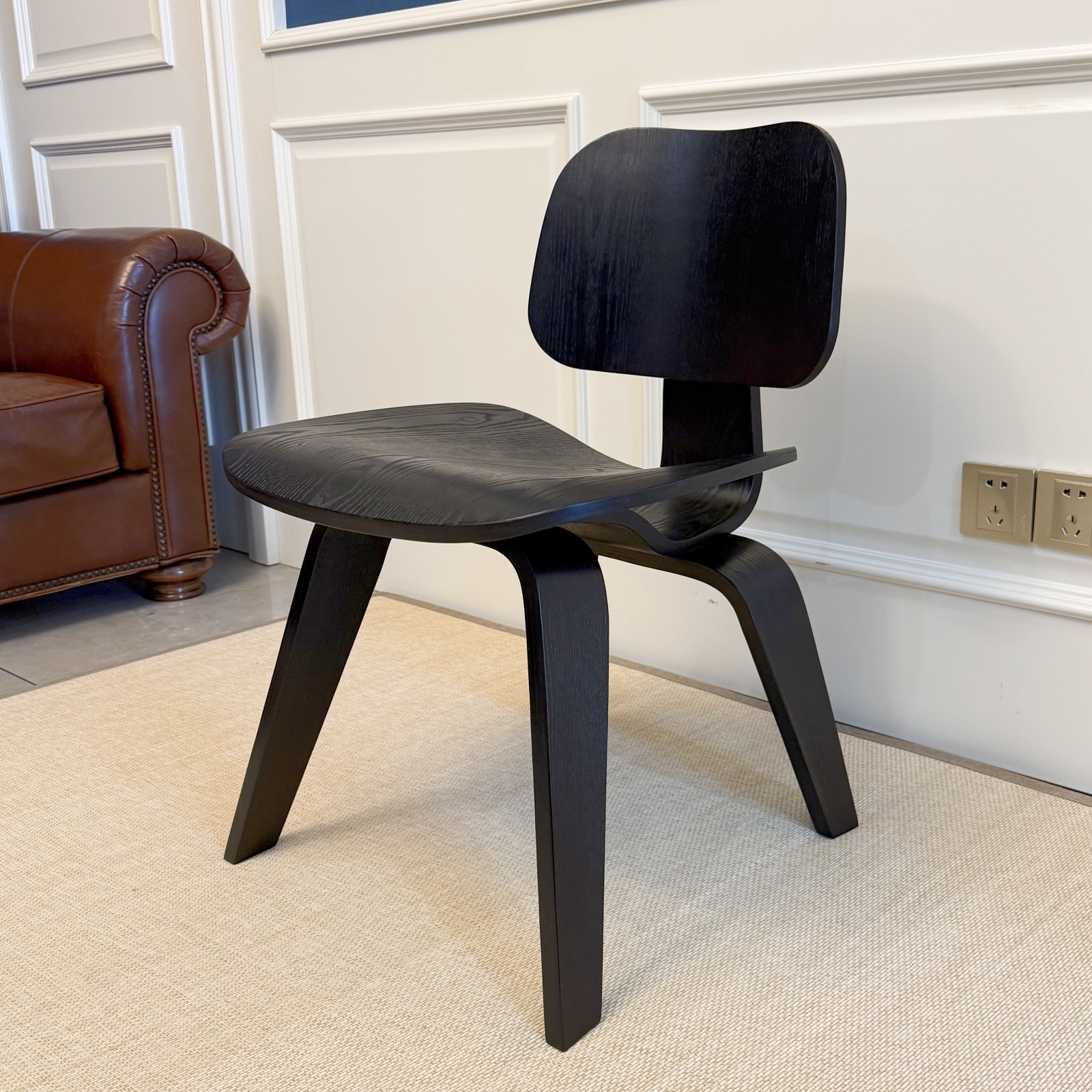 Replica Eames Plywood Chair – Perfect for Dining Rooms, Offices & Cafes, Black Finish