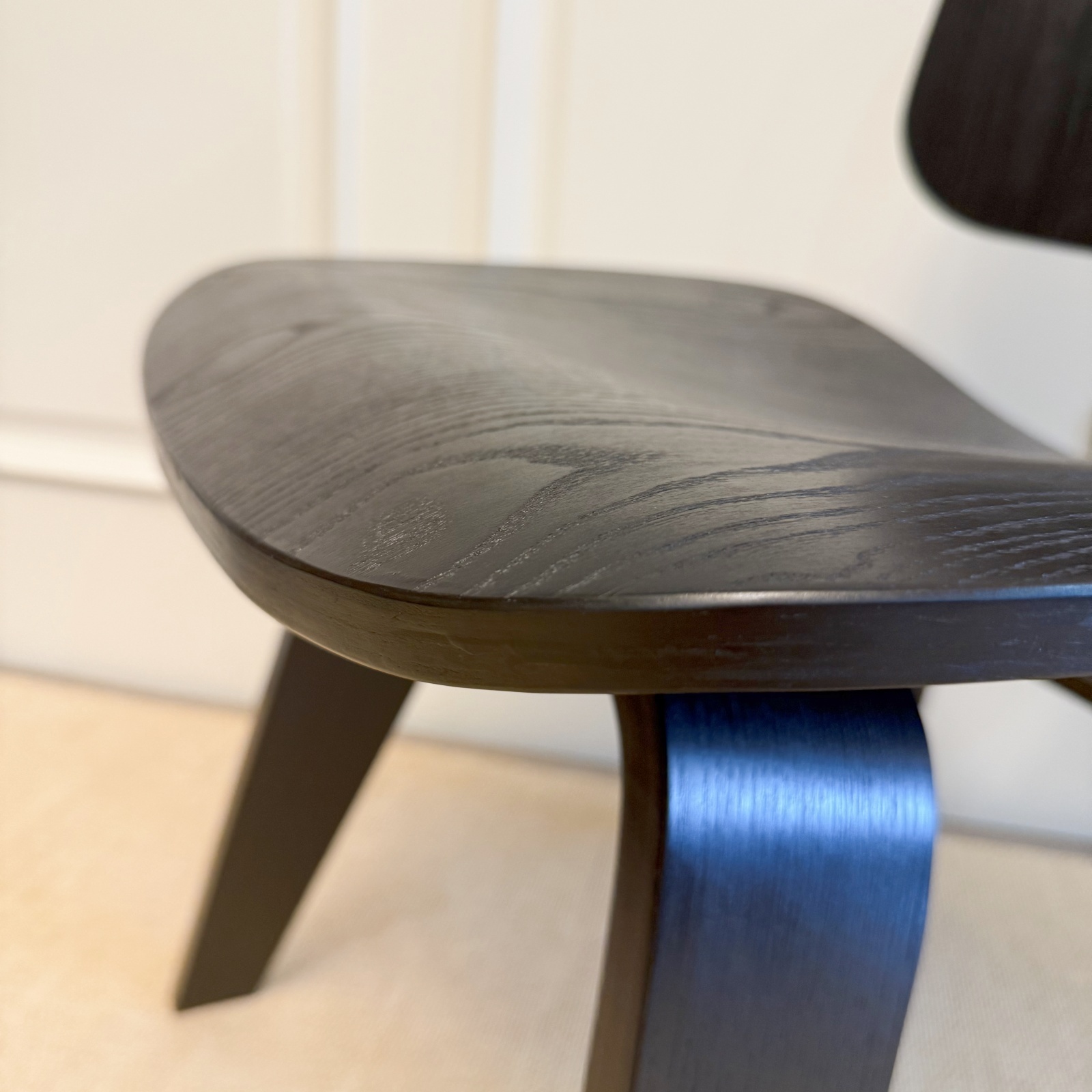 Replica Eames Plywood Chair – Perfect for Dining Rooms, Offices & Cafes, Black Finish