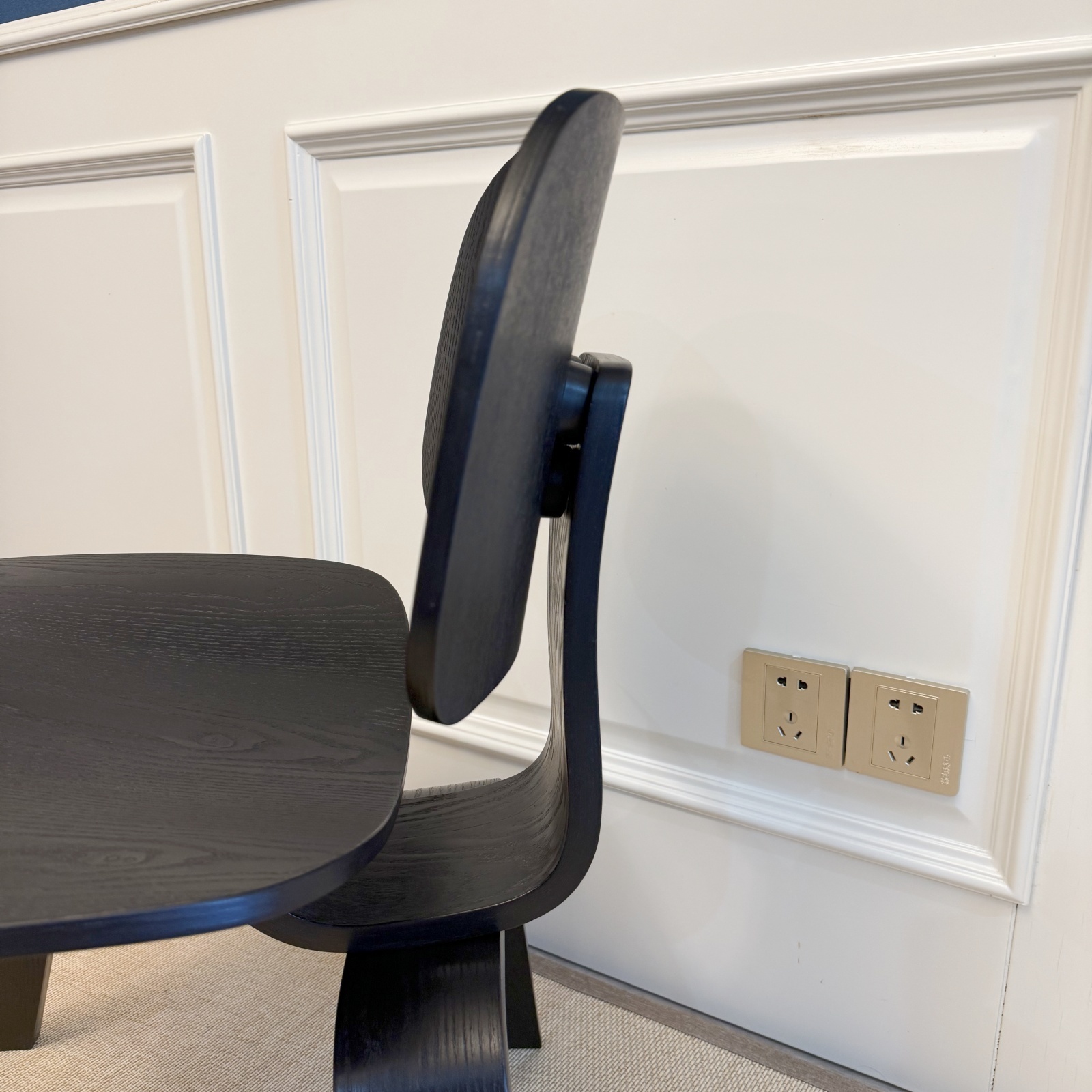 Replica Eames Plywood Chair – Perfect for Dining Rooms, Offices & Cafes, Black Finish
