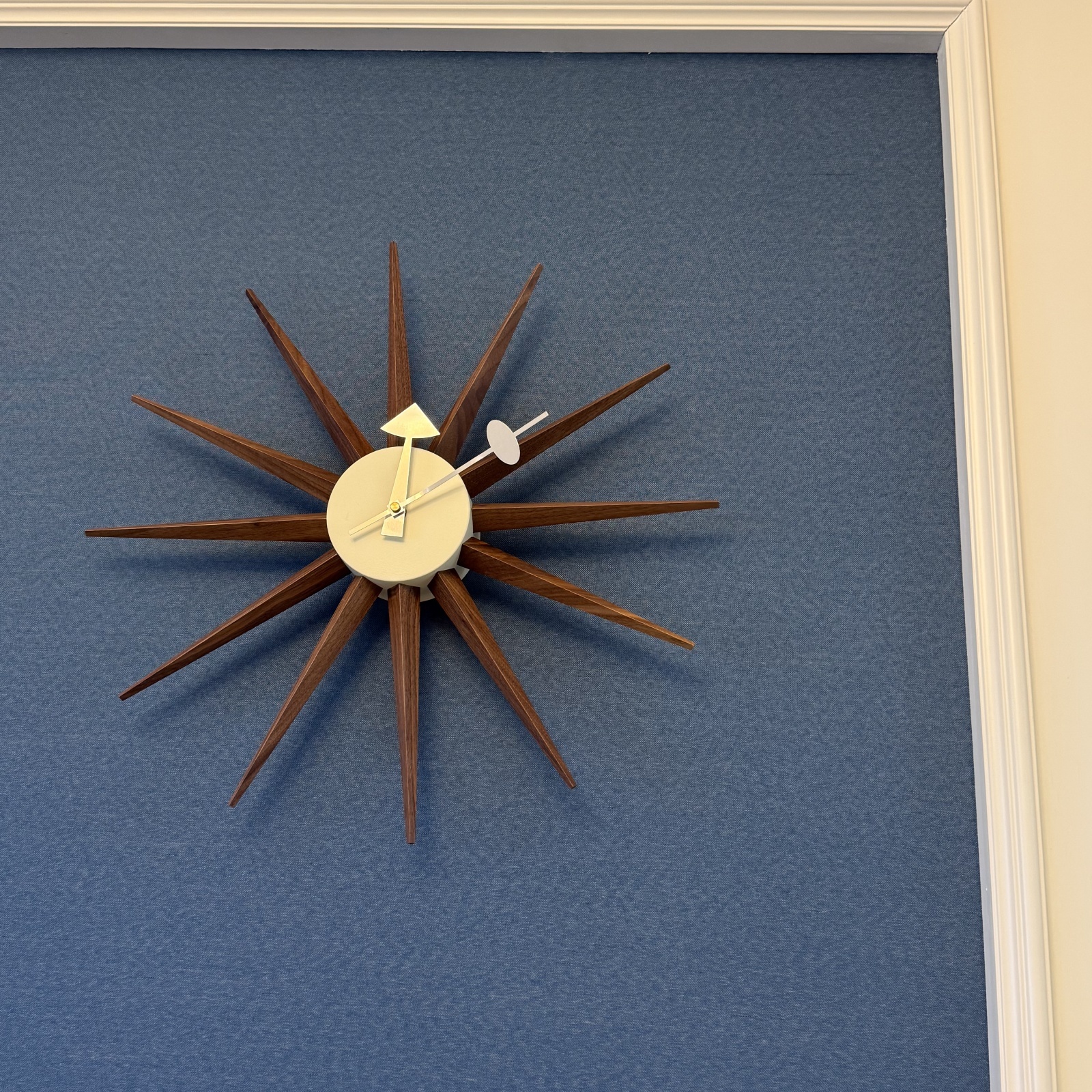 Nelson Sunburst Wall Clock – Walnut Wood, Mid-Century Modern Design