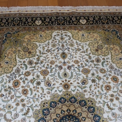 Tapis en soie fait à la main