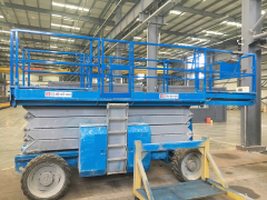 2014 GS-4390 Rough Terrain Scissor Lifts