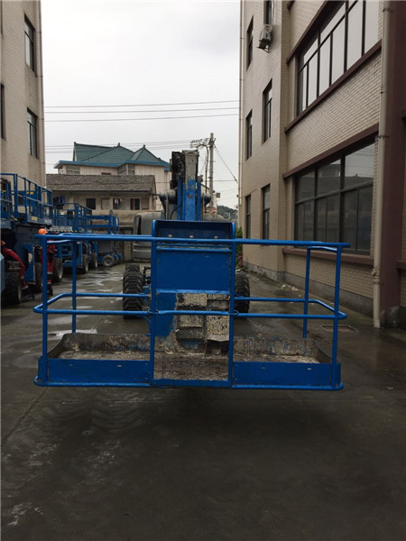 2015 Genie Z60/34 boom lift Equipment