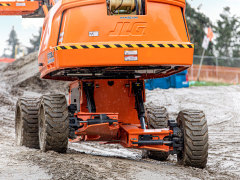 JLG 670SJ Series  telescopic boom lifts