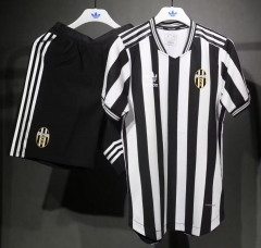 Player Shamrock Retro Version Juventus Black & White Soccer Uniform-703