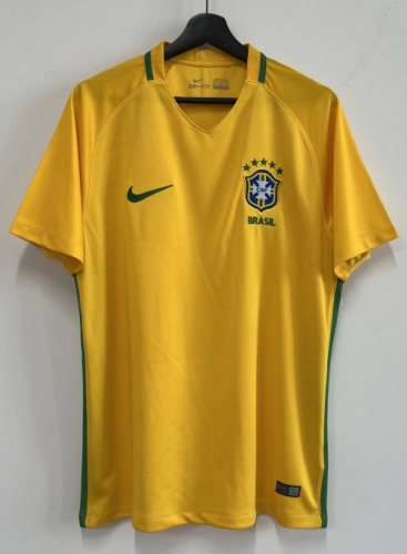 16 Retro Version Brazil Home Yellow Soccer Thailand Jersey AAA-301