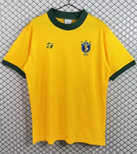 1982 Retro Version Brazil Home Yellow Soccer Thailand Jersey AAA-503