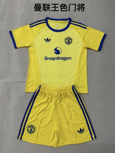 2026/27 Man United Goalkeeper Yellow Soccer Uniform-208