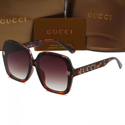 Gucc*i Sunglass With Case Q0610-15 (3)