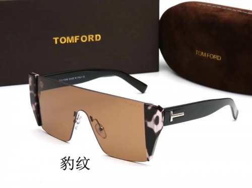 Tomfor*d  Sunglass With Case Q97375-16 (2)