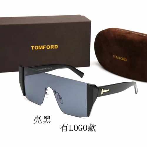 Tomfor*d  Sunglass With Case Q97375-16 (4)