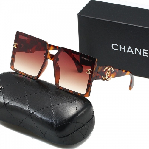 Chane'l Sunglass with case Q6191 (7)