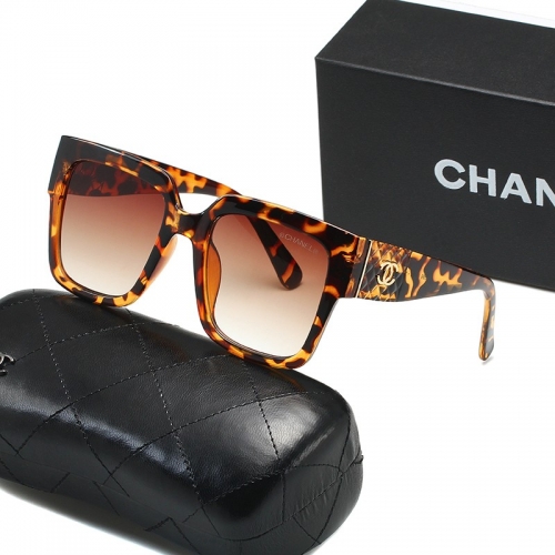 Chane'l Sunglass with case Q9399 (3)