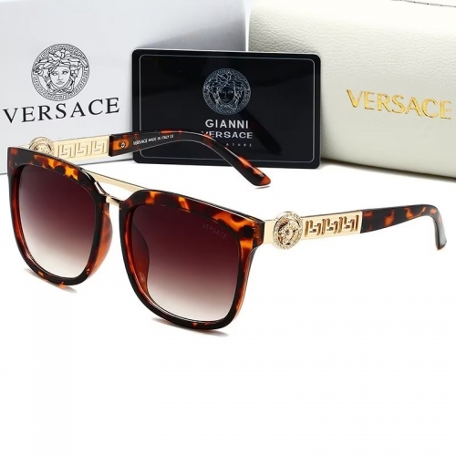 Sunglass with Case QV1006-18 (3)