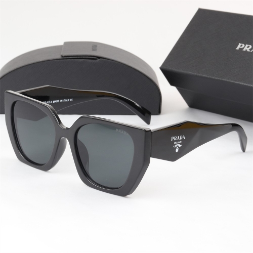 Sunglass With Case 30F1815-30