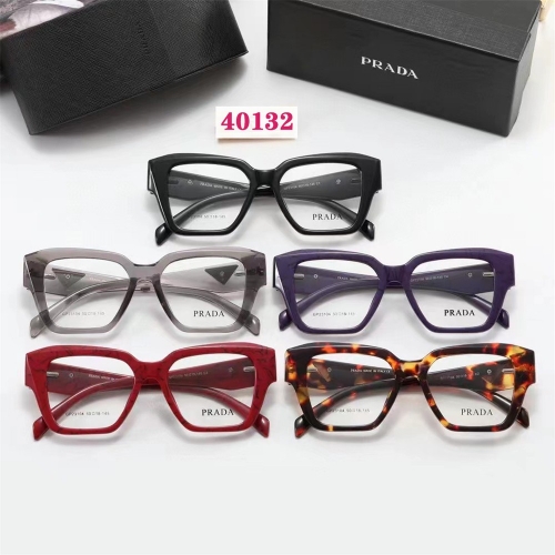 Sunglass With Case 36PT40132 (1)