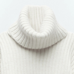 RIBBED KNIT SWEATER