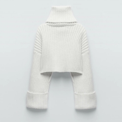 RIBBED KNIT SWEATER