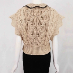 KNIT TOP WITH CONTRAST COLLAR