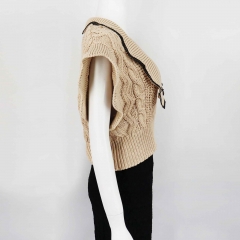 KNIT TOP WITH CONTRAST COLLAR