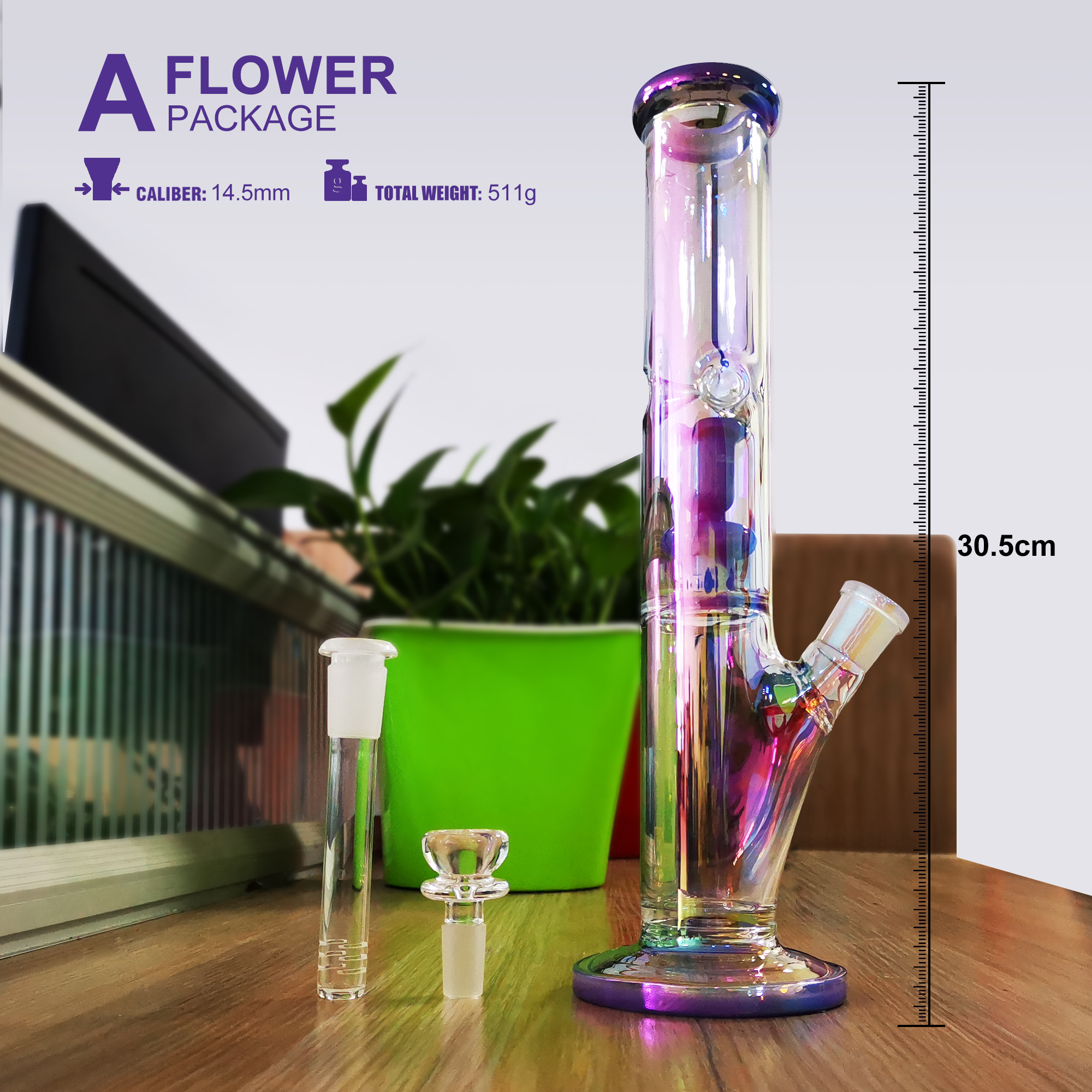 lila Blume im Inneren einer Glaswasserbong