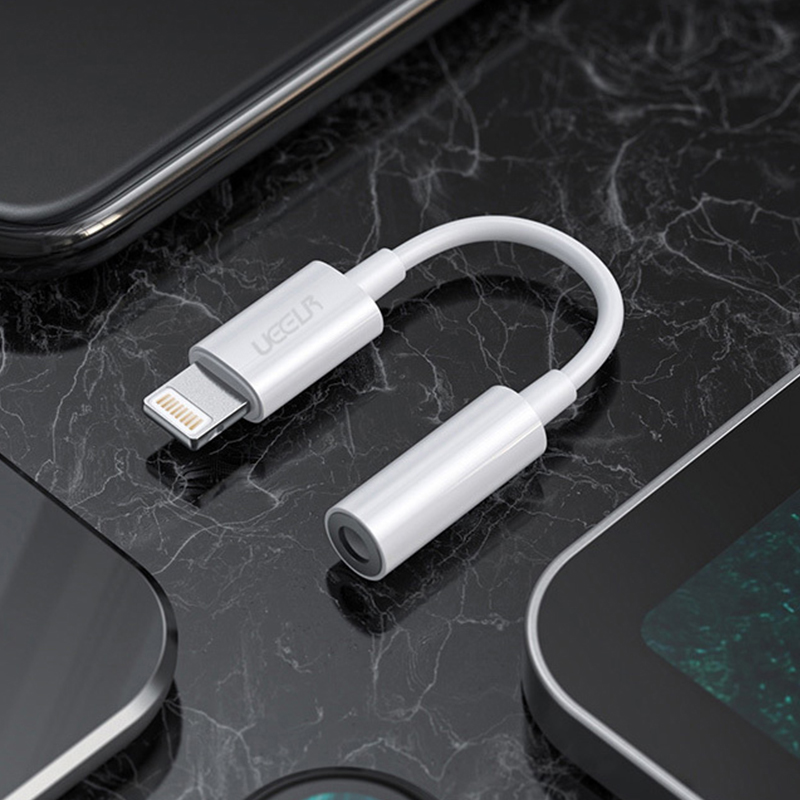 DP6 Lightning to 3.5mm headphone audio adapter