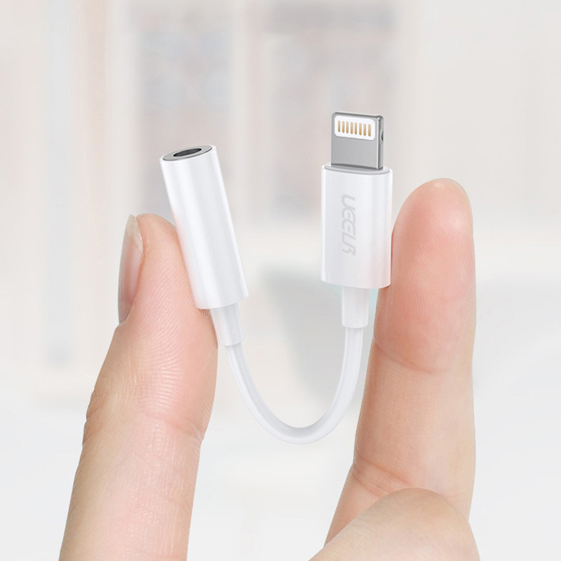 DP6 Lightning to 3.5mm headphone audio adapter