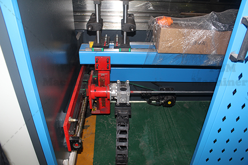 Hydraulic press brake with ESTUN E300P CNC system